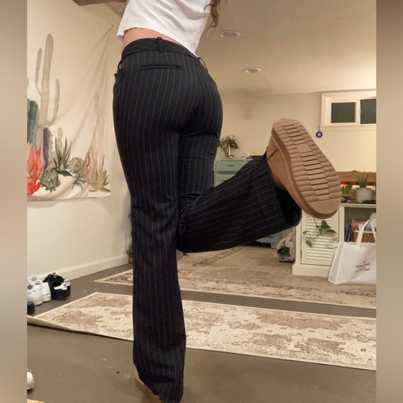 Pin stripe low rise flare pants - Picture 2 of 5